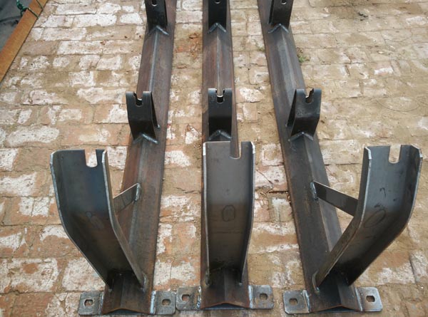 产品名称：Galvanized conveyor roller frame,Galvanizition roller conveyor frame for coal cement
产品型号：BW500-BW2000
产品规格：BW450-2200