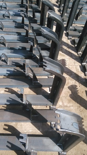 产品名称：Belt conveyor idler roller frame
产品型号：BW500-BW2000
产品规格：BW450-2200